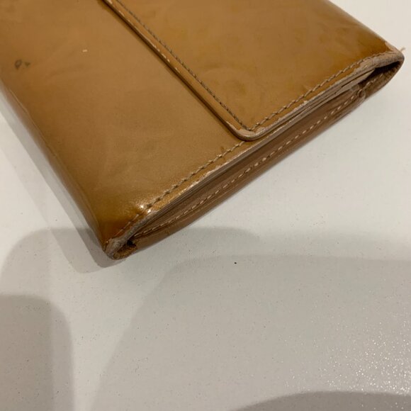 Louis Vuitton Beige Vernis Sara Wallet (used, some peeling) - Picture 5 of 16